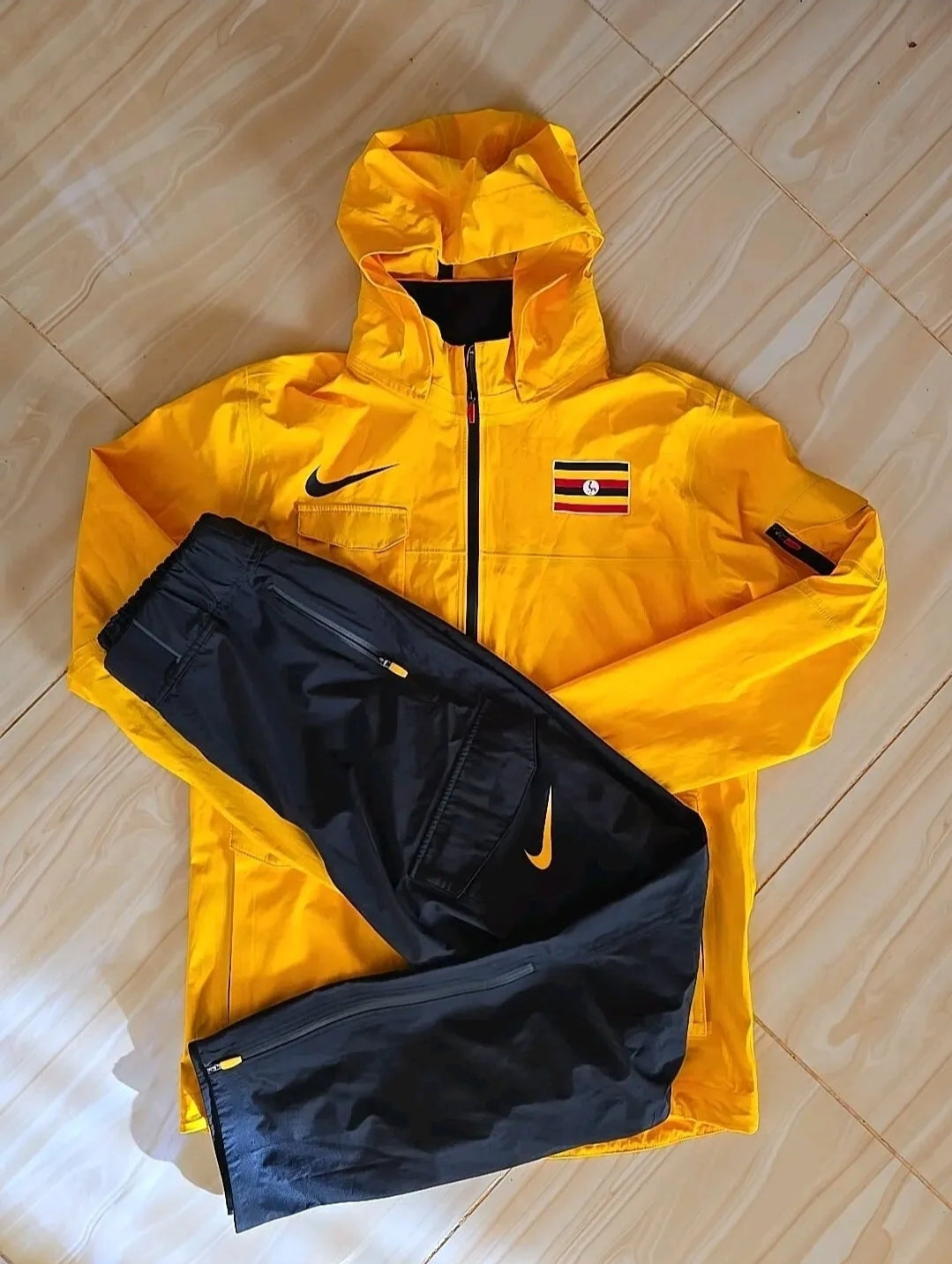 Nike pro elite uganda men small tracksuit