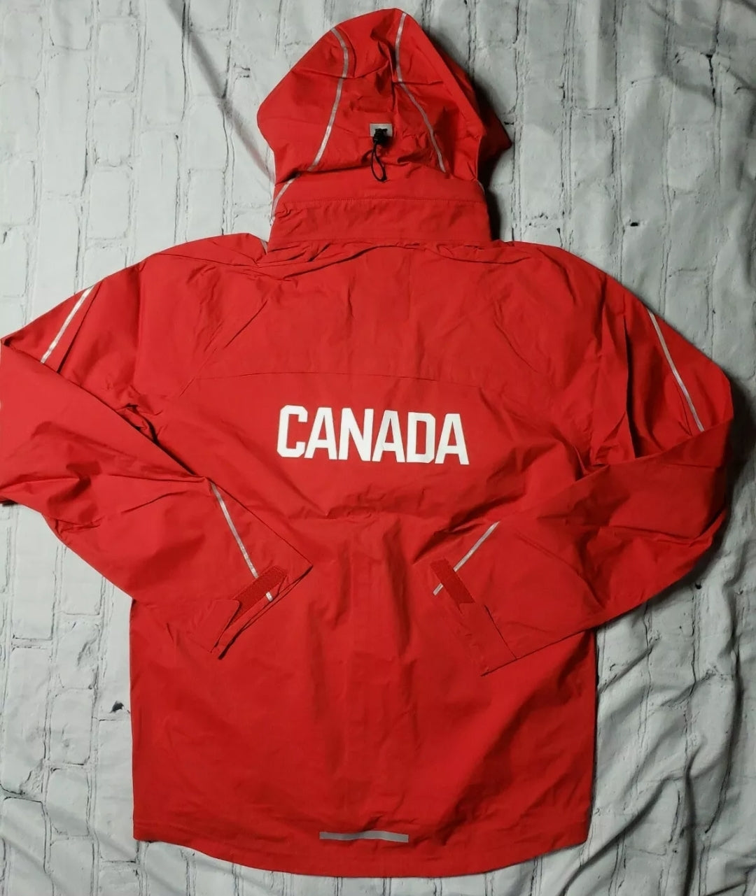 Nike Pro Elite Hypershield Storm Jacket Canada  Mens Size Small Track and Field
